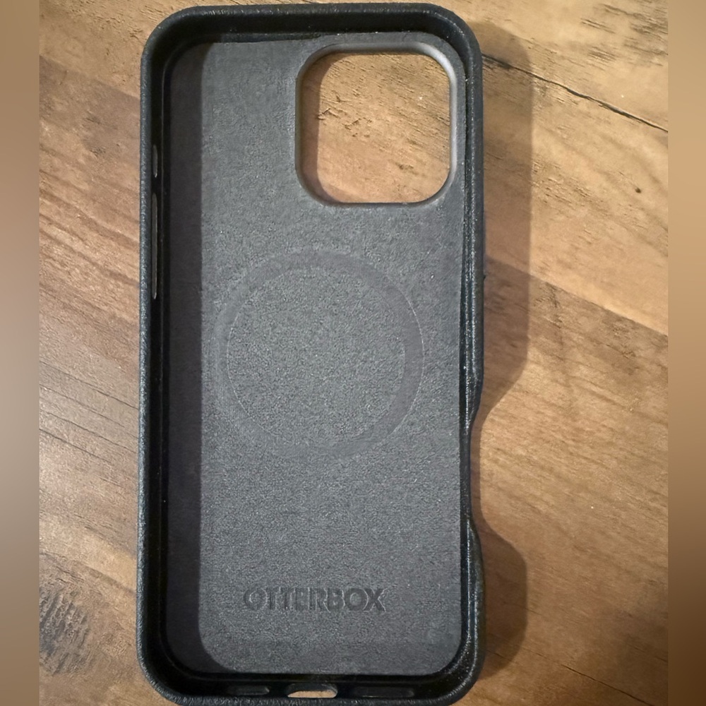 Speck Gray and otter box iPhone Cases - Picture 3 of 3